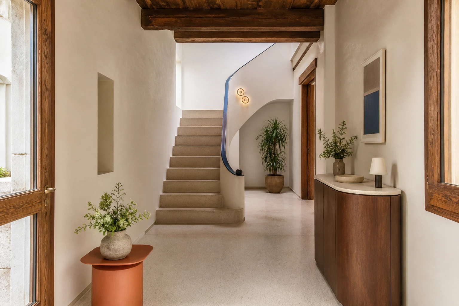 Ingresso di Casa 80 con scala e corrimano blu