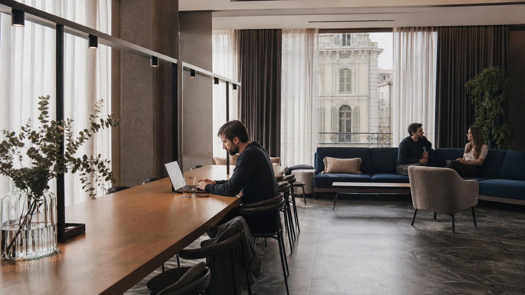 Lounge dell'hotel utilizzata per lavorare e rilassarsi
