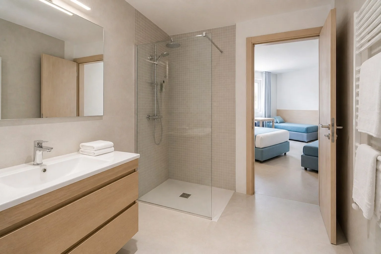 Bagno privato della Camera Famiglia con doccia ampia