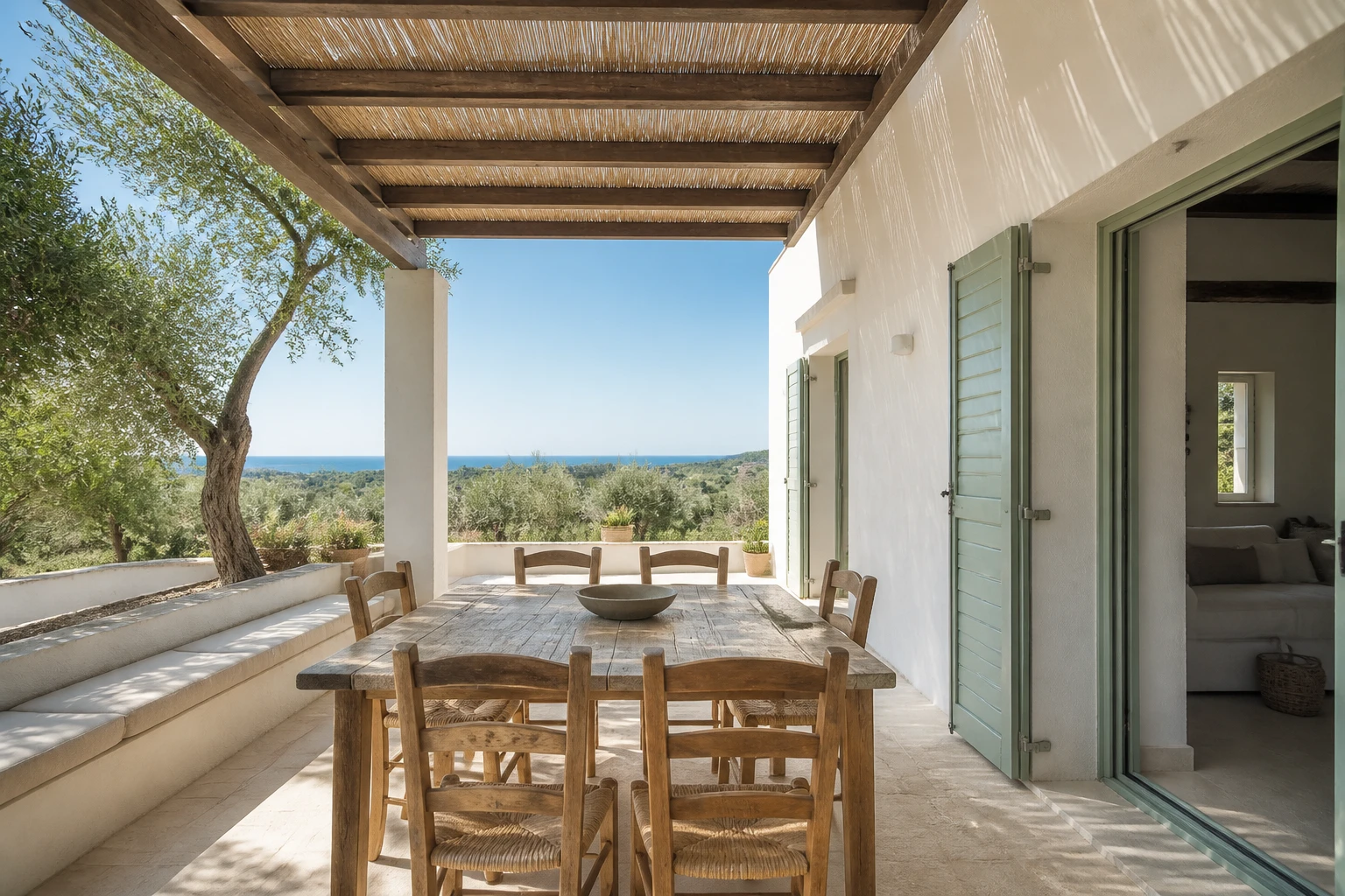 Terrazza privata con tavolo da pranzo per sei
